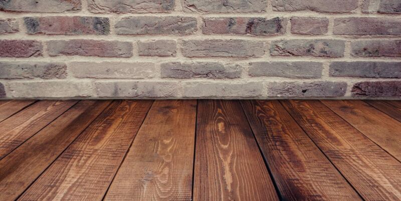 Here’s how to install a floating solid hardwood floor over concrete!