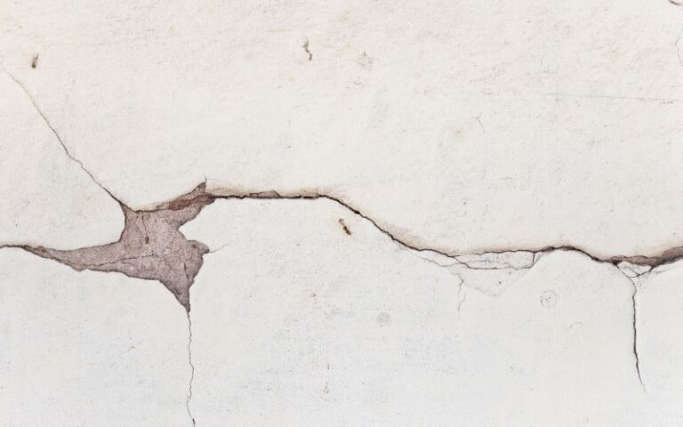Can Cold Weather Cause Drywall To Crack? (Answered)